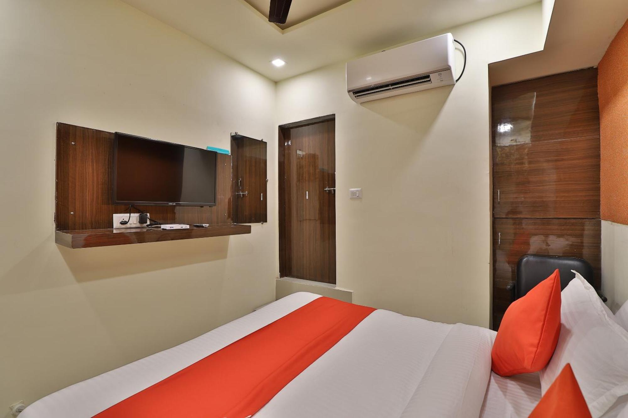 Hotel O Skyland Ahmedabad Exterior photo